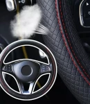 Thumbnail 10 of Универсален кожен калъф за волан – Черен с Червени Шевове 37–38 см