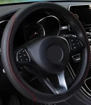 Thumbnail 2 of Универсален кожен калъф за волан – Черен с Червени Шевове 37–38 см