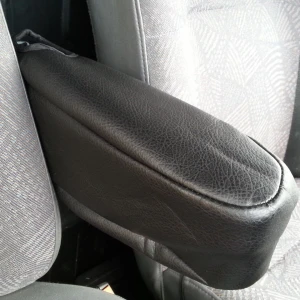 Снимка на Универсален черен калъф протектор за подлакътник от висококачествена еко кожа